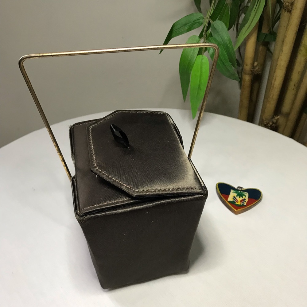 SOLD Chinese Takeout Box Purse in Olive - Picture 2 of 4